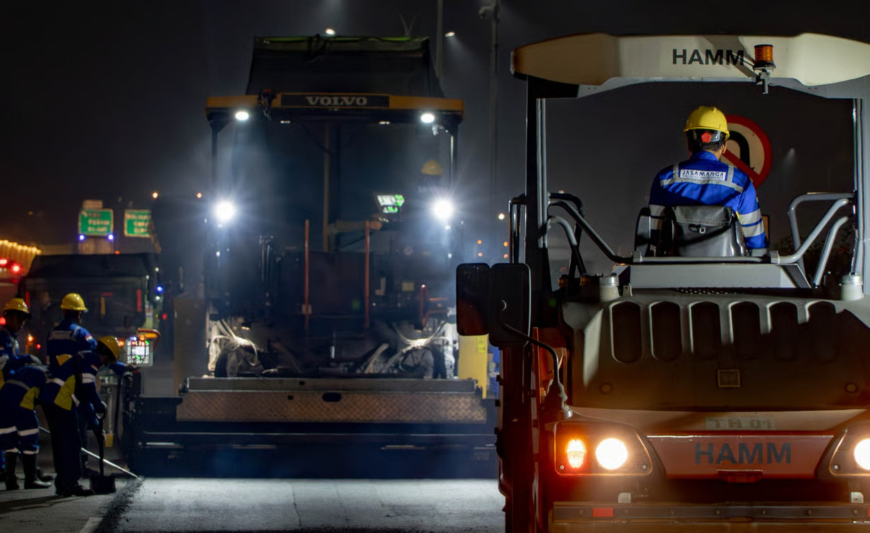 jaga kualitas layanan jalan tol, pt jasamarga tollroad maintenance gelar pemeliharaan perkerasan di sejumlah titik ruas tol jagorawi