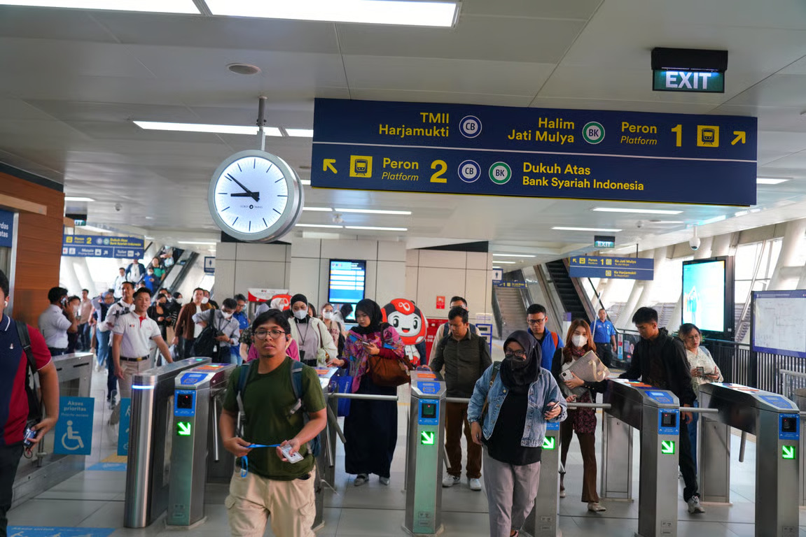 lrt jabodebek catat 2,5 juta pengguna pada mei 2026, perjalanan akhir pekan ikut meningkat
