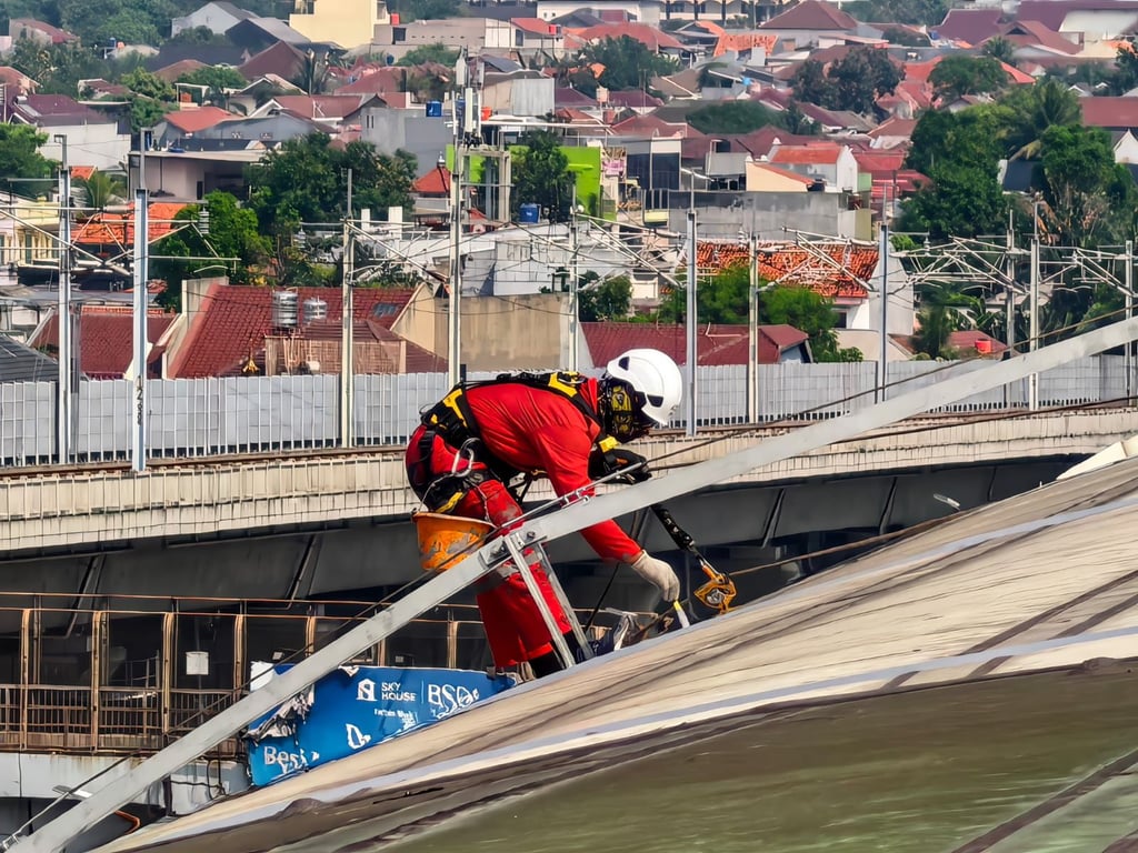 nyaman sejak langkah pertama kai perkuat keandalan fasilitas stasiun seiring pertumbuhan pengguna lrt jabodebek