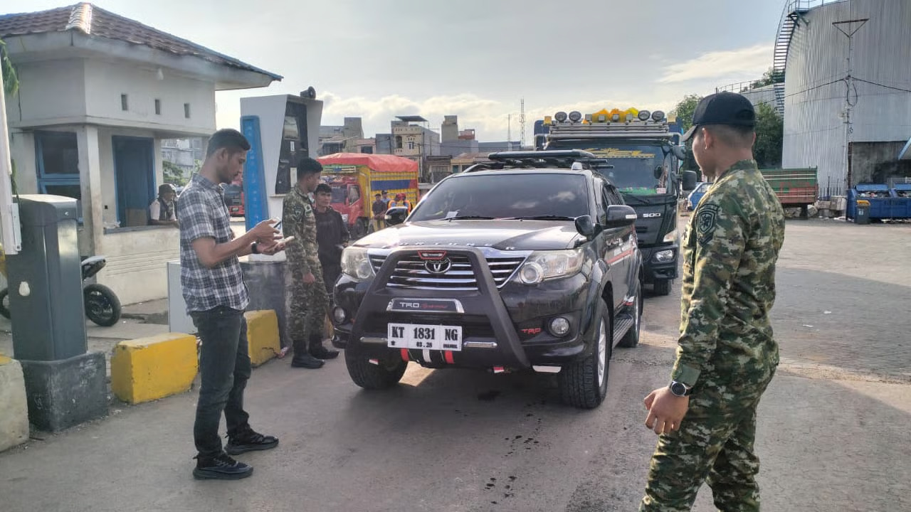 pelindo parepare awasi ketat kendaraan masuk dermaga