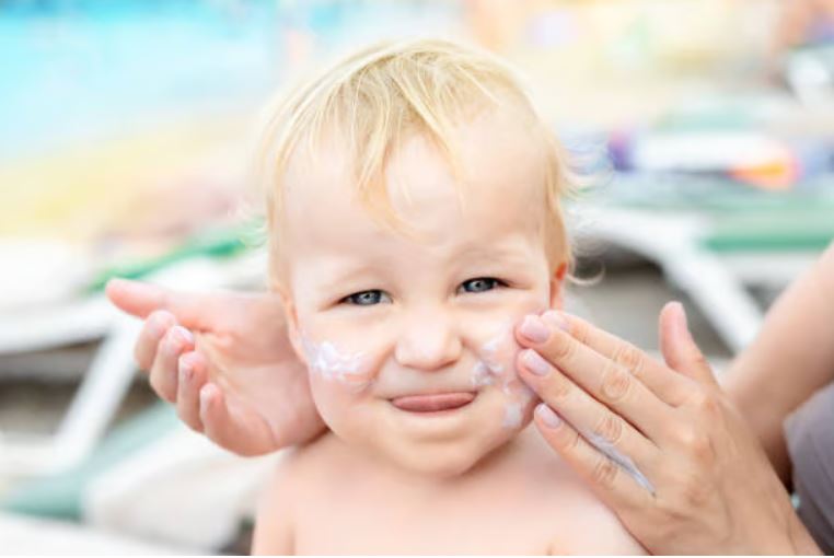 rekomendasi sunscreen untuk bayi & anak yang aman digunakan sehari hari rekomendasi sunscreen untuk bayi & anak yang aman digunakan sehari hari