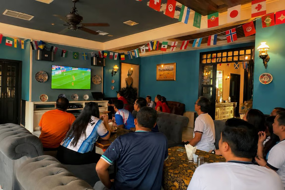 sambut piala dunia 2026, tiga destinasi hospitality hadirkan pengalaman nonton bersama di samosir, jakarta dan bali