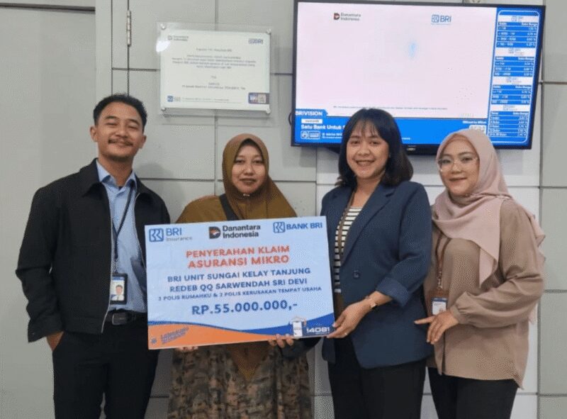 tangani pembayaran klaim dengan cepat, bri insurance bayarkan asuransi mikro puluhan juta di balikpapan