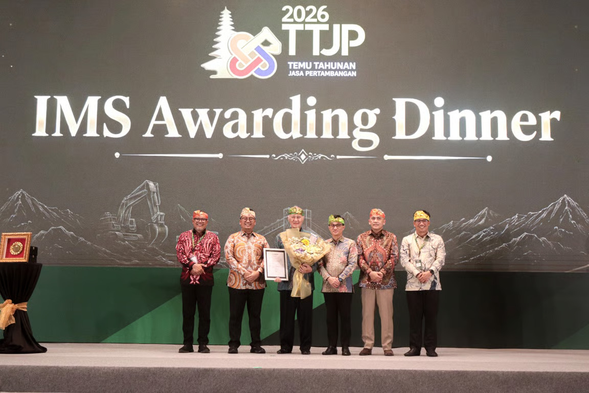 terapkan standar pelayanan unggul, sucofindo raih predikat emas kategori surveyor di indonesia mining services awards 2026