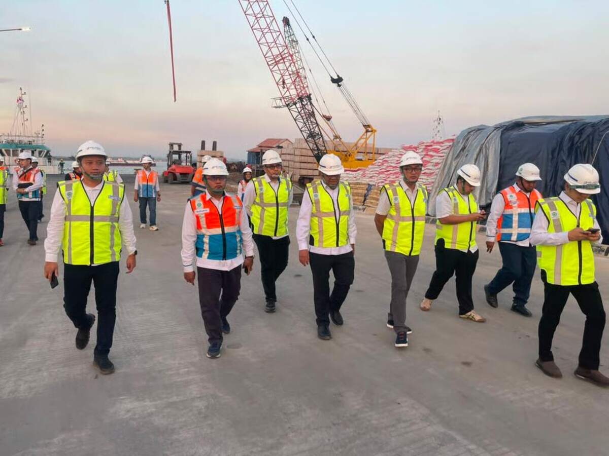 bp bumn tinjau operasional pelindo gresik, perkuat layanan logistik nasional bp bumn tinjau operasional pelindo gresik, perkuat layanan logistik nasional