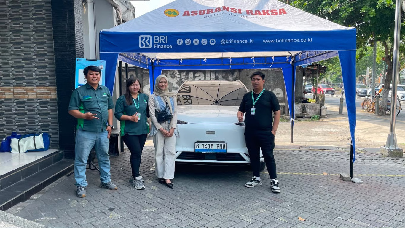 bri finance hadirkan solusi pembiayaan kendaraan bagi masyarakat jawa timur melalui bri kkb expo
