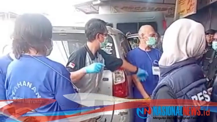 foto adegan rekonturksi pembunuhan pemilik bengkel mobil foto adegan rekonturksi pembunuhan pemilik bengkel mobil