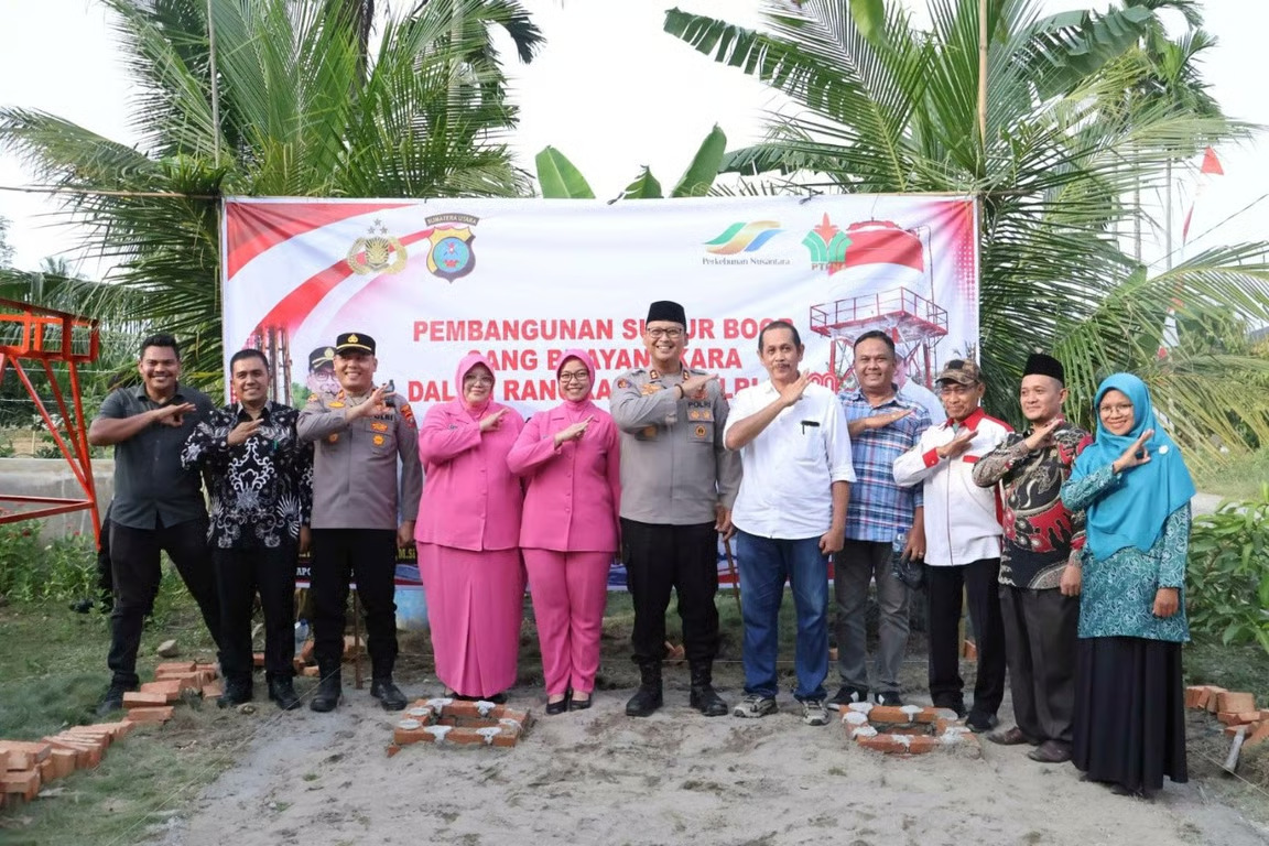 holding perkebunan nusantara perkuat akses air bersih, ptpn iv palmco dan polres langkat bangun sumur bor bagi masyarakat