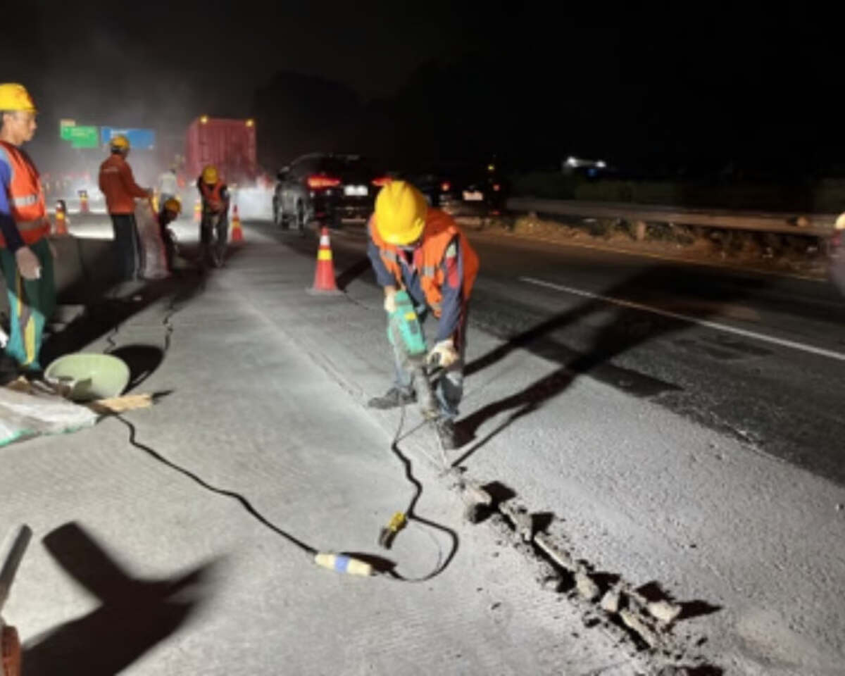 jaga kualitas layanan jalan tol, pt jasamarga tollroad maintenance laksanakan rekonstruksi perkerasan di ruas jalan tol jakarta tangerang jaga kualitas layanan jalan tol, pt jasamarga tollroad maintenance laksanakan rekonstruksi perkerasan di ruas jalan tol jakarta tangerang