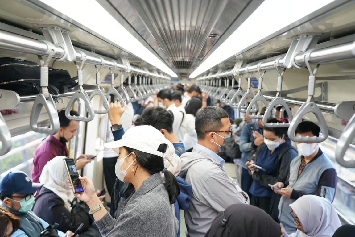 kai sesuaikan jadwal lrt jabodebek di pagi hari, distribusi pengguna di jam sibuk lebih merata