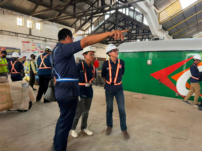 kunjungan edukatif dari komunitas edan sepur jakarta di area operasional jakarta gudang (1) kunjungan edukatif dari komunitas edan sepur jakarta di area operasional jakarta gudang (1)