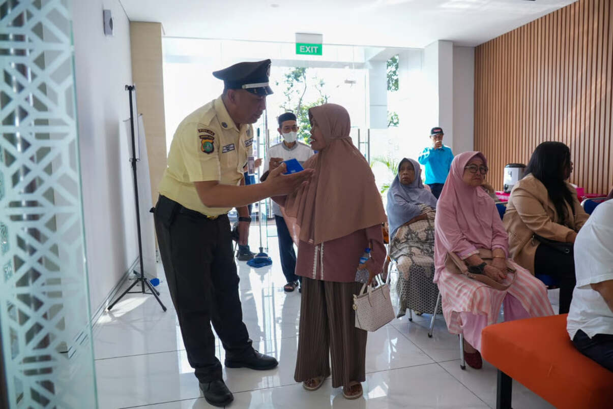 melayani sepenuh hati, security bri bo otista hadirkan kenyamanan bagi nasabah pensiunan