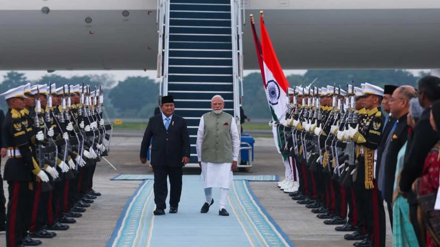 pm india narendra modi tiba di indonesia, disambut langsung presiden prabowo