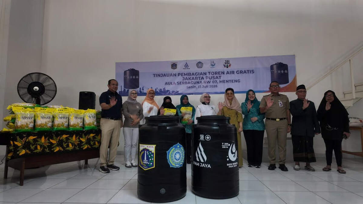 tak perlu lagi menampung air di ember, warga kini dapatkan toren untuk kelola air yang lebih stabil