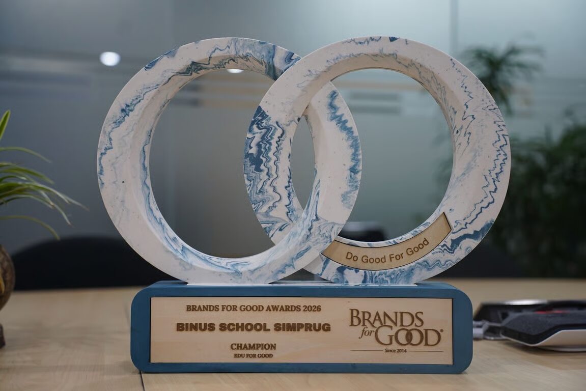 binus school simprug raih champion brands for good award