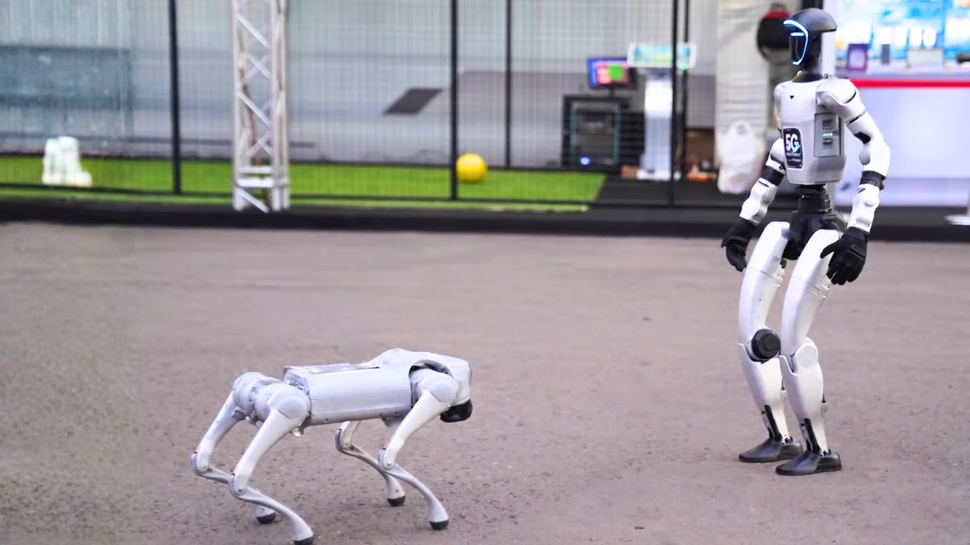 bukan sekadar drone, kini robot quadruped dan humanoid ikut bekerja di lapangan bukan sekadar drone, kini robot quadruped dan humanoid ikut bekerja di lapangan