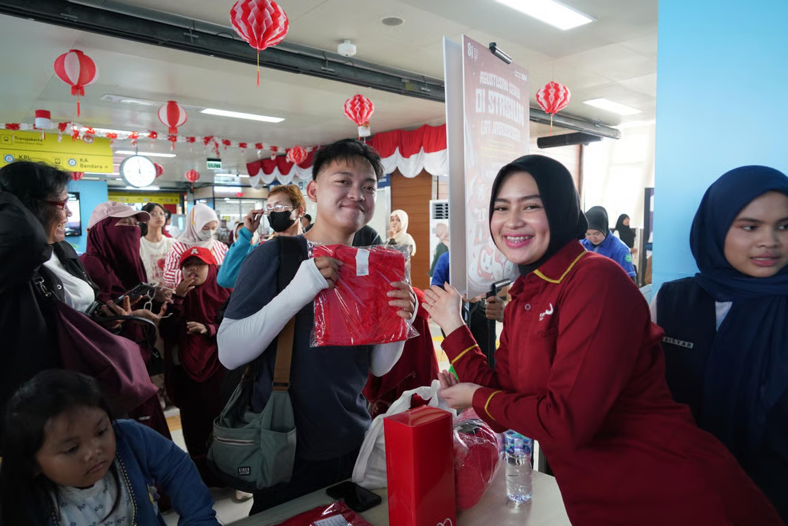 hut ke 81 ri makin semarak, lrt jabodebek meriahkan bersama pengguna