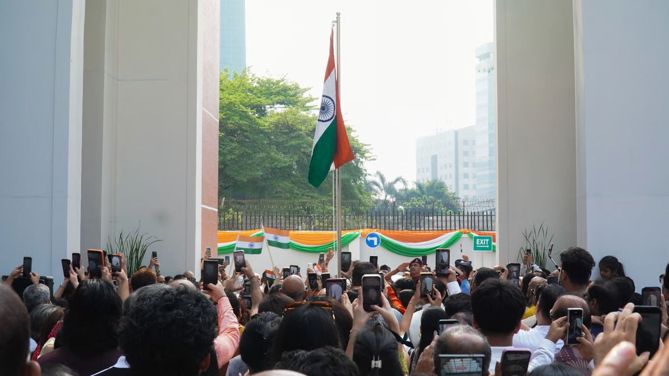 kedutaan besar india rayakan hari kemerdekaan india ke 80 di jakarta dengan pengibaran bendera, pertunjukan budaya, dan momentum baru hubungan bilateral