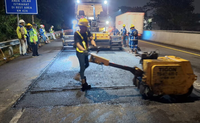 pekerjaan preservasi di ruas jalan tol semarang (1) pekerjaan preservasi di ruas jalan tol semarang (1)