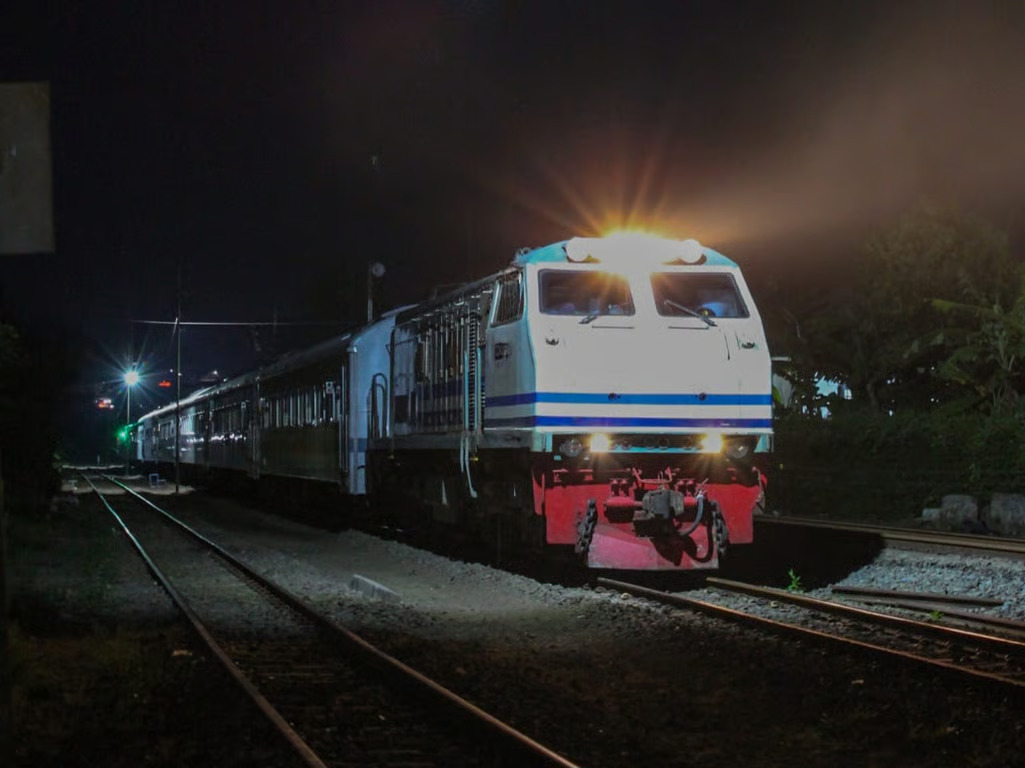 perjalanan kereta api kembali normal, kai daop 2 bandung pastikan tidak ada kerusakan prasarana maupun infrastruktur operasional pasca gempa pangandaran