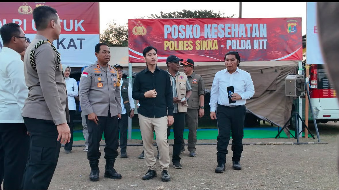polda ntt dampingi wapres gibran dari sekolah hingga tenda pengungsian, pastikan korban gempa terlayani polda ntt dampingi wapres gibran dari sekolah hingga tenda pengungsian, pastikan korban gempa terlayani