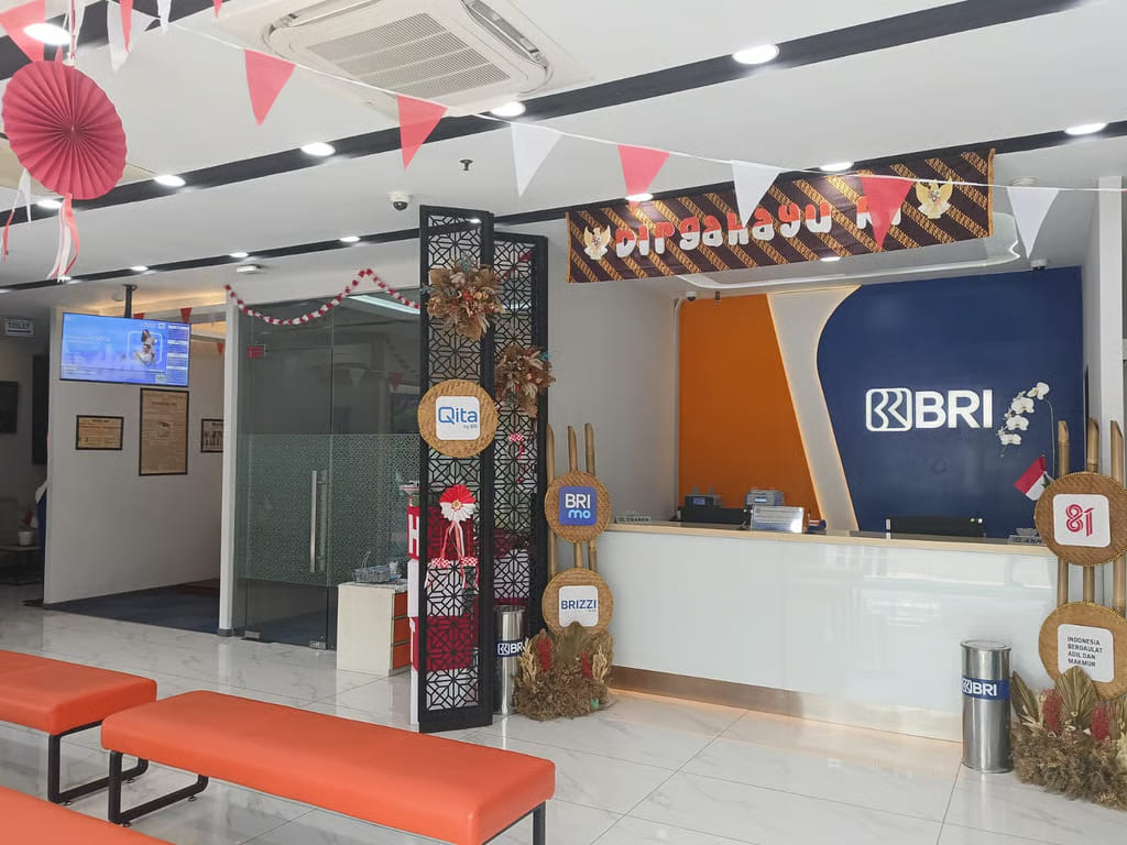 sambut hut ke 81 ri, bri bo mangga dua semarakkan kantor dengan nuansa merah putih