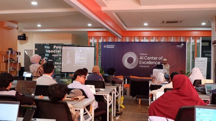 sesi pemaparan materi oleh akhmad furqan, founder & trainer skillforcuan (1) sesi pemaparan materi oleh akhmad furqan, founder & trainer skillforcuan (1)