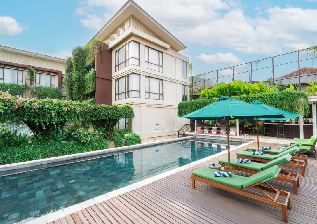 swiss belhotel rainforest oase tropis di tengah dinamika sunset road