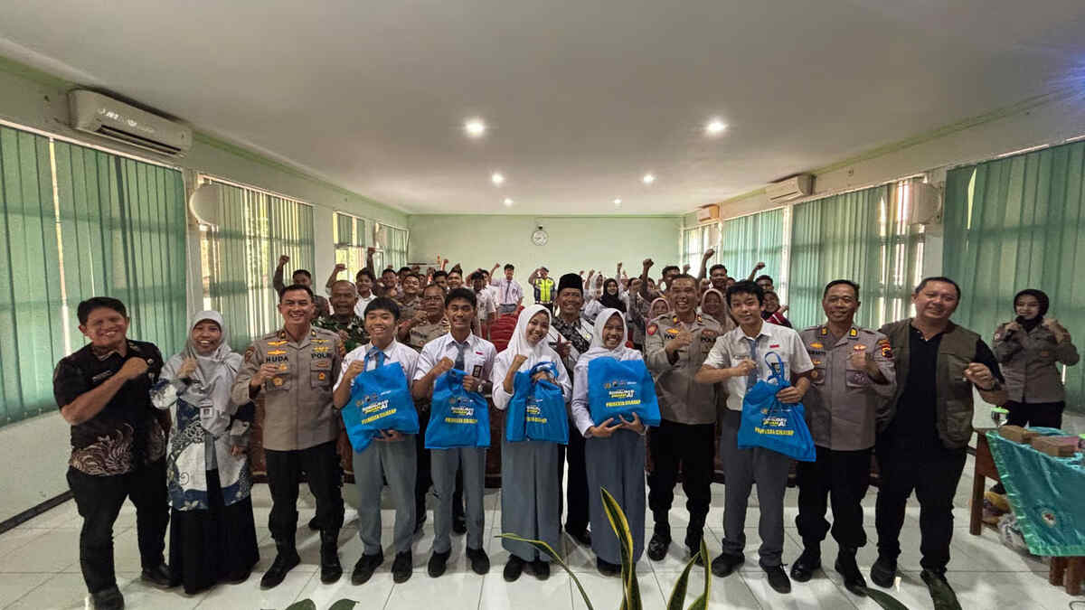 bukan sekadar bisa pakai ai, polresta cilacap bekali pelajar sman 1 kroya agar tak mudah terjebak hoaks