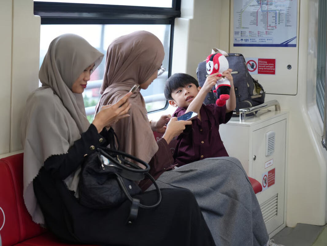 hari pelanggan nasional 2026, lrt jabodebek apresiasi pengguna lewat interaksi langsung hari pelanggan nasional 2026, lrt jabodebek apresiasi pengguna lewat interaksi langsung