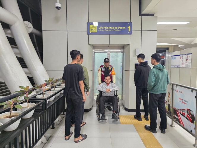 jaga keselamatan dan kenyamanan pengguna, kai perkuat kesiapan petugas di stasiun lrt jabodebek