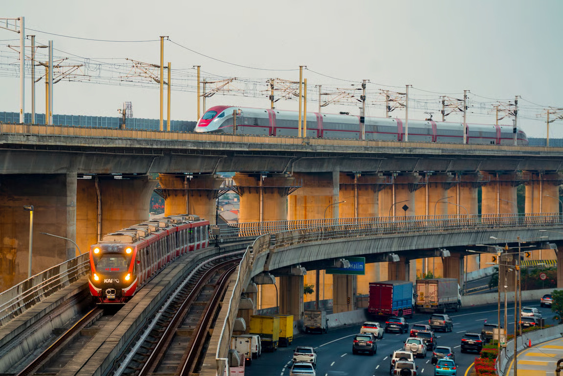 lrt jabodebek lakukan uji coba perjalanan 05.30 wib untuk dukung pengguna whoosh keberangkatan pagi lrt jabodebek lakukan uji coba perjalanan 05.30 wib untuk dukung pengguna whoosh keberangkatan pagi