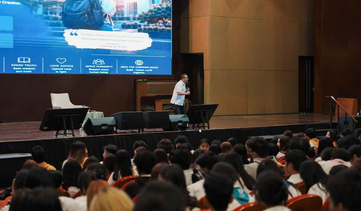 memimpin dimulai dari mengenal diri keystone 2026 bekali mahasiswa baru uph menjadi pemimpin masa depan yang berdampak