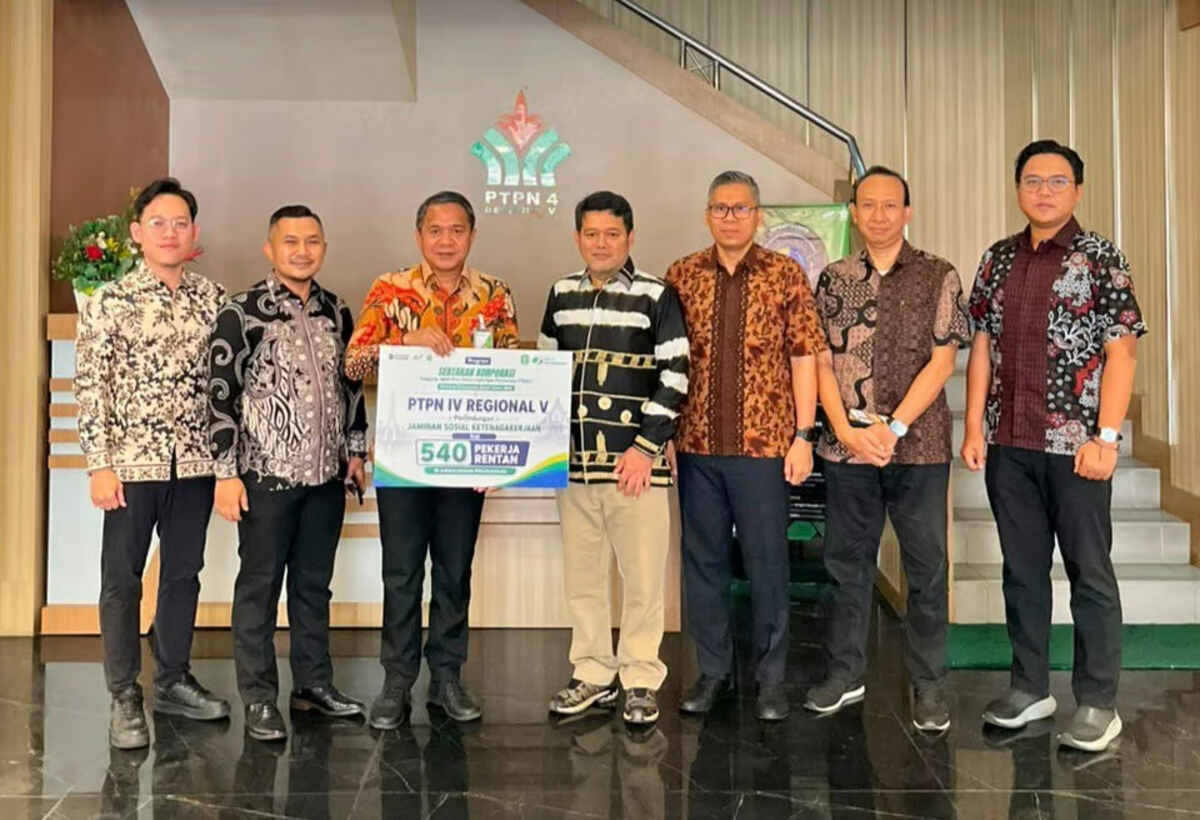 ptpn iv palmco, salurkan perlindungan bpjs ketenagakerjaan bagi 550 pekerja rentan kalbar ptpn iv palmco, salurkan perlindungan bpjs ketenagakerjaan bagi 550 pekerja rentan kalbar