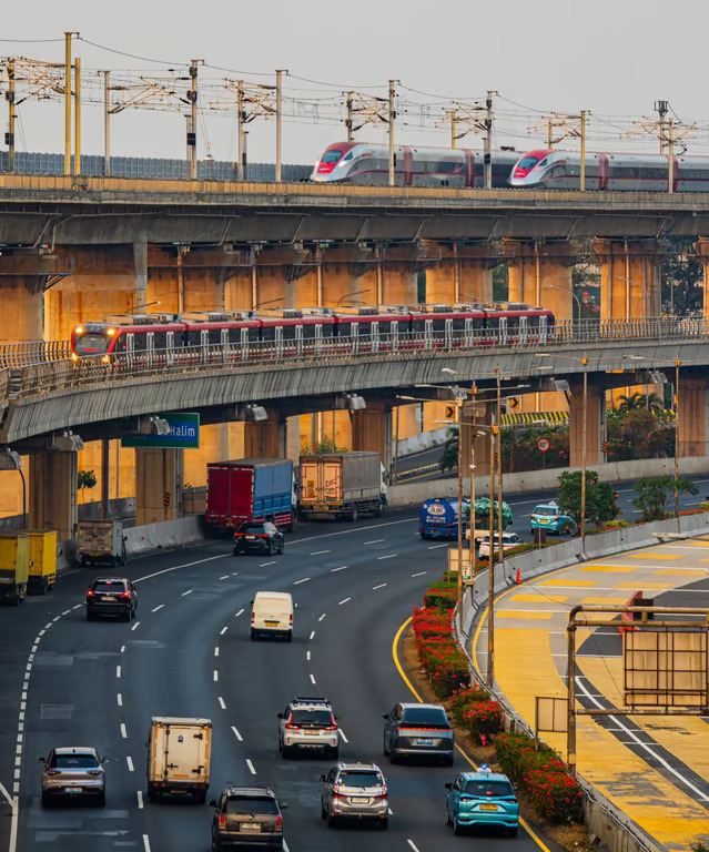 pengguna lrt jabodebek meningkat seiring kebutuhan untuk mobilitas masyarakat