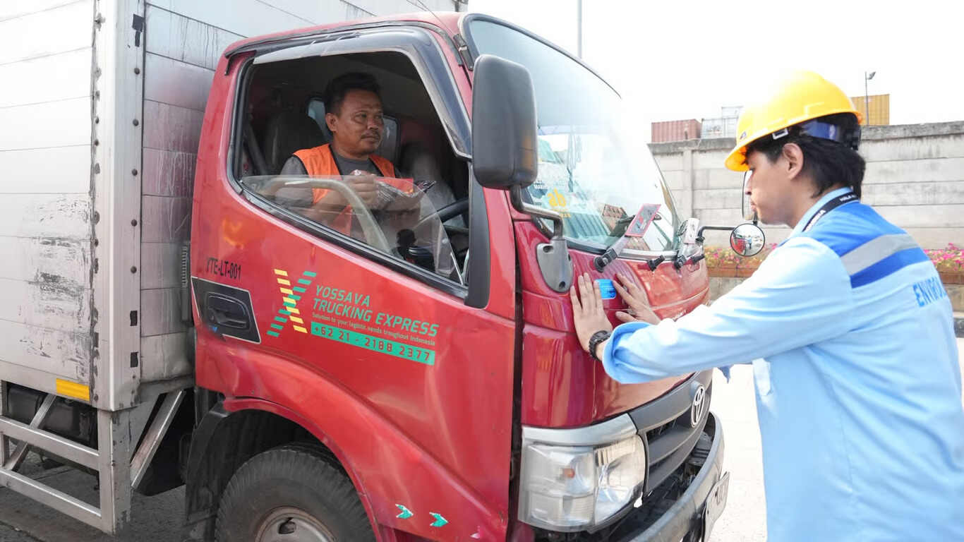 peringati hut ri ke 81, pt psl dorong transportasi bersih melalui uji emisi kendaraan di kawasan pelabuhan tanjung priok (1)