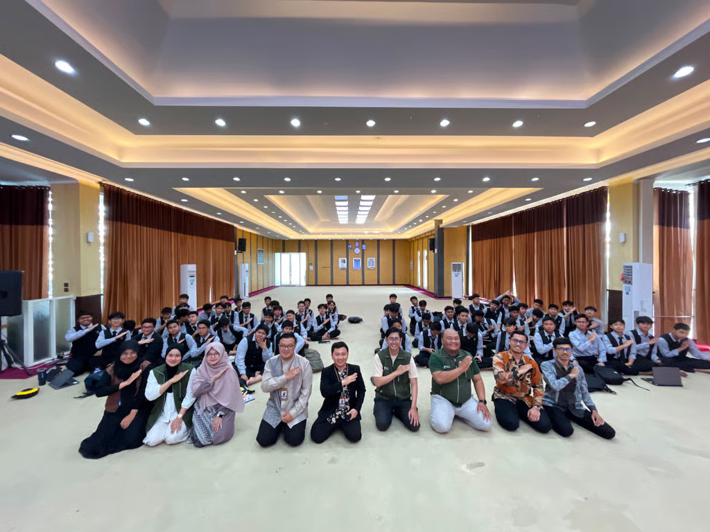 telkom ai center malang dukung internal thursina international islamic boarding school eksplorasi generative ai melalui ai for everyone batch 28