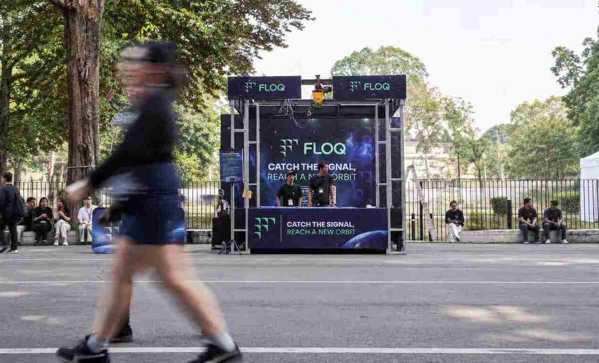 booth floq ikut meriahkan konser ye (kanye west) di stadion utama gelora bung karno (gbk) booth floq ikut meriahkan konser ye (kanye west) di stadion utama gelora bung karno (gbk)
