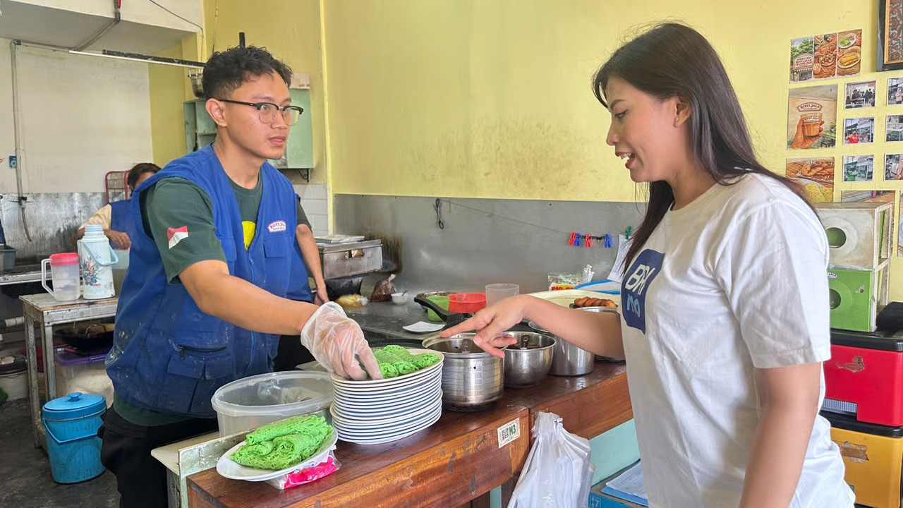 jemput pelaku usaha sejak pagi, bri dorong digitalisasi transaksi di pasar dan kawasan unggulan jemput pelaku usaha sejak pagi, bri dorong digitalisasi transaksi di pasar dan kawasan unggulan
