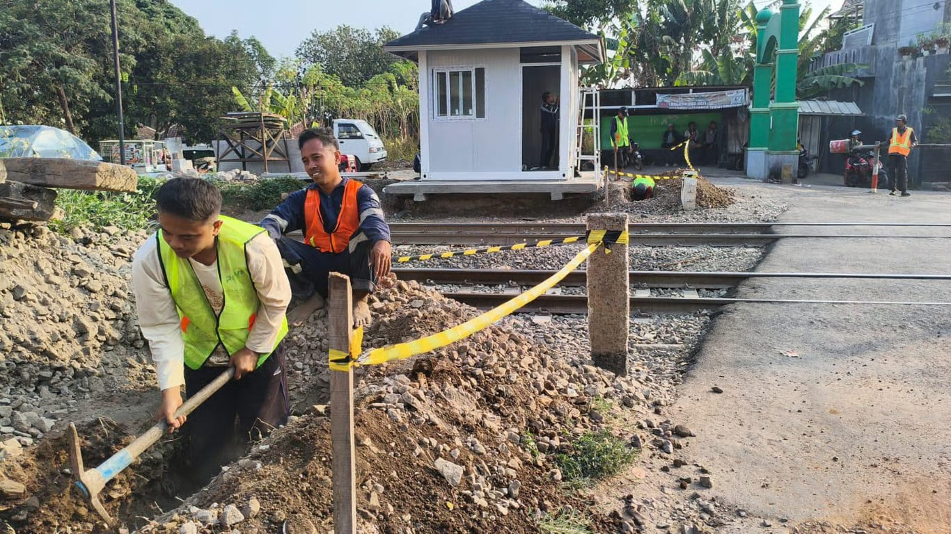 kai daop 2 bandung fokus keselamatan perjalanan kereta di perlintasan sebidang kai daop 2 bandung fokus keselamatan perjalanan kereta di perlintasan sebidang