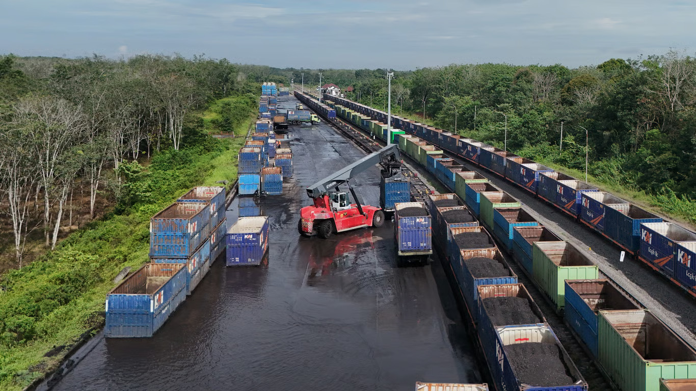 kinerja bongkar muat batu bara kai logistik meningkat signifikan, perkuat keandalan rantai pasok energi nasional