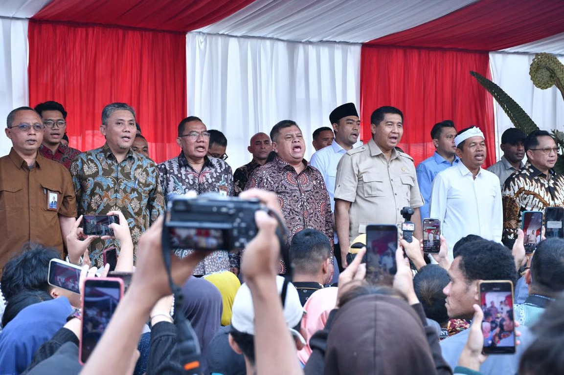 komisioner bp tapera dampingi menteri pkp dalam kunjungan program bedah rumah dan gentengisasi di purwakarta komisioner bp tapera dampingi menteri pkp dalam kunjungan program bedah rumah dan gentengisasi di purwakarta