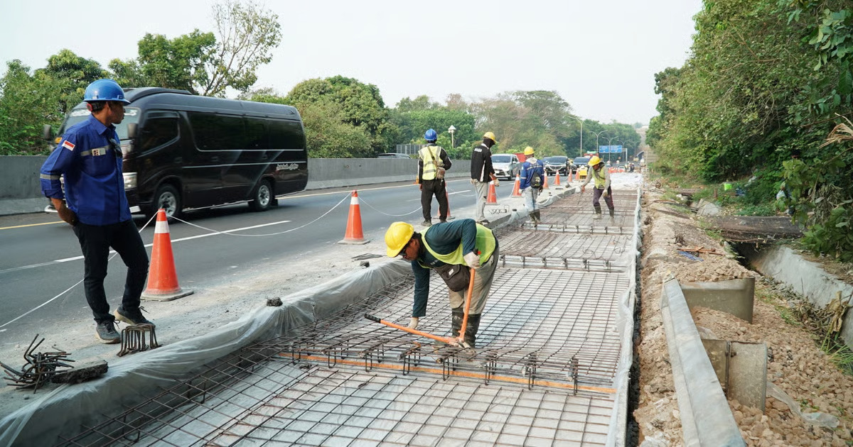 optimalkan kondisi perkerasan jalan, pt jmtm lakukan pekerjaan sfo dan rekonstruksi di tol semarang