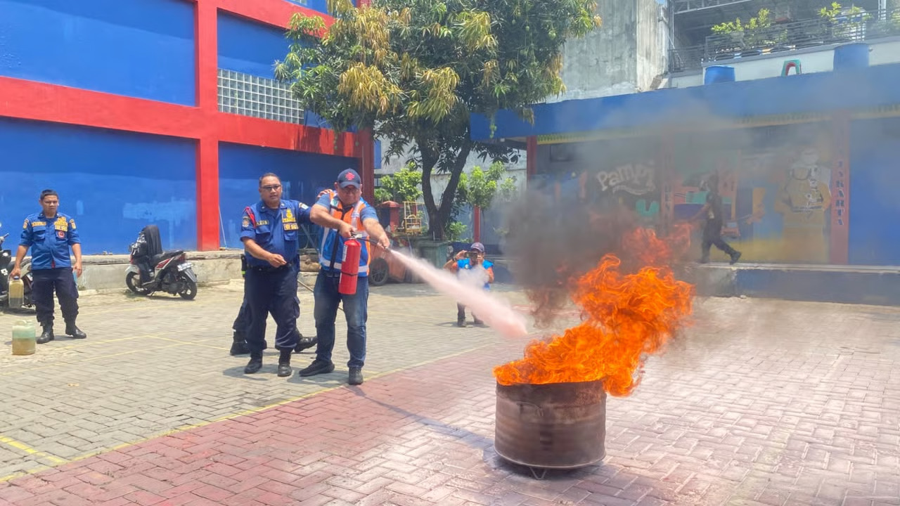 perkuat budaya keselamatan, pt pelindo sinergi lokaseva tingkatkan kesiapsiagaan pekerja hadapi keadaan darurat