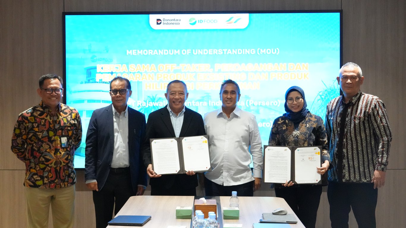 rapat dan penandatanganan mou terkait rencana kerjasama ptpn iii dan pt rni pt ppi