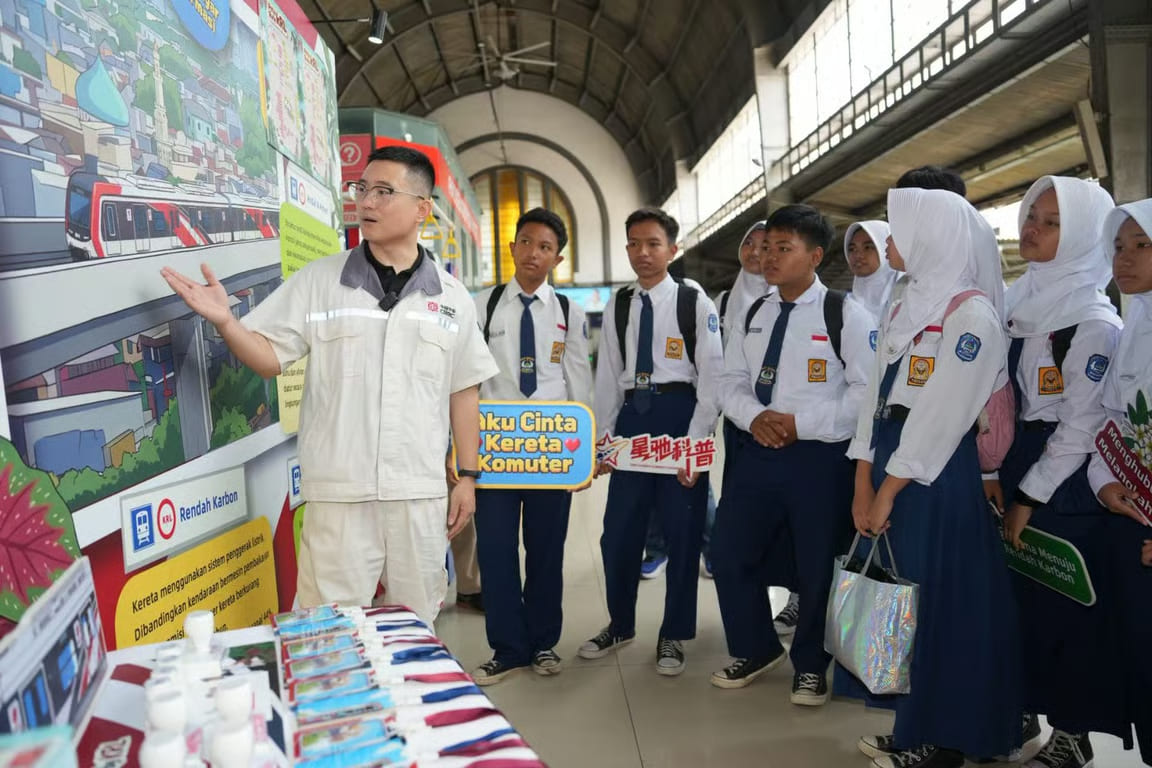 “satu jalur, sejuta cerita” merayakan kisah kisah jalur komuter indonesia